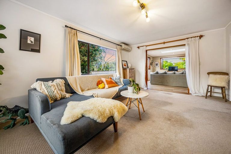 Photo of property in 2/10e Penning Road, Castor Bay, Auckland, 0620