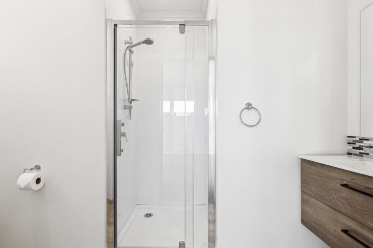 Photo of property in 70 Clevedon Road, Papakura, 2110