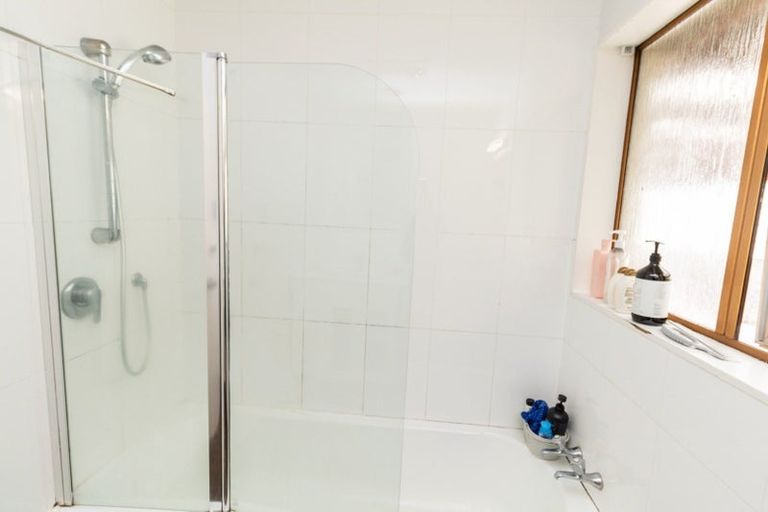 Photo of property in 1 Paddington Grove, Karori, Wellington, 6012