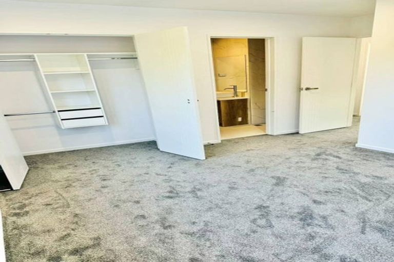 Photo of property in 5/16 Buisson Glade, West Harbour, Auckland, 0618