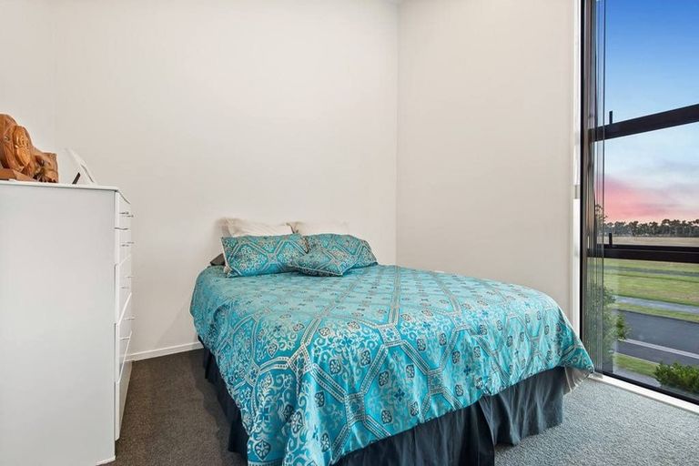 Photo of property in 15 Walsh Road, Papakura, 2110