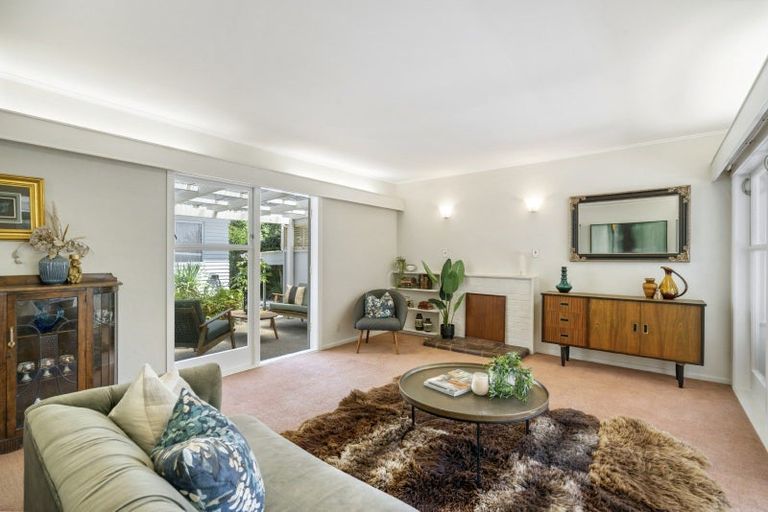 Photo of property in 2/12 Maleme Avenue, Belmont, Auckland, 0622