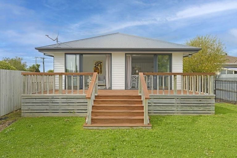 Photo of property in 27 Hargood Street, Woolston, Christchurch, 8062