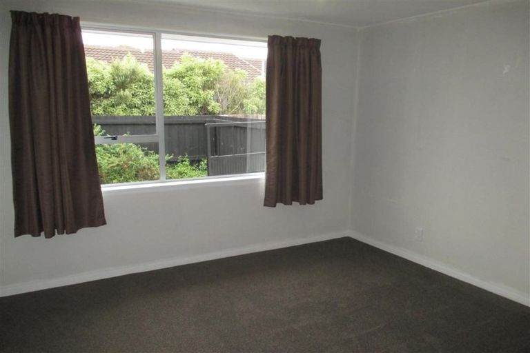 Photo of property in 2/73 Royal Park Drive, Parklands, Christchurch, 8083