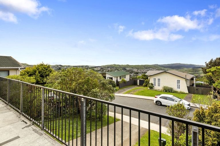 Photo of property in 58 Chapman Street, Newlands, Wellington, 6037