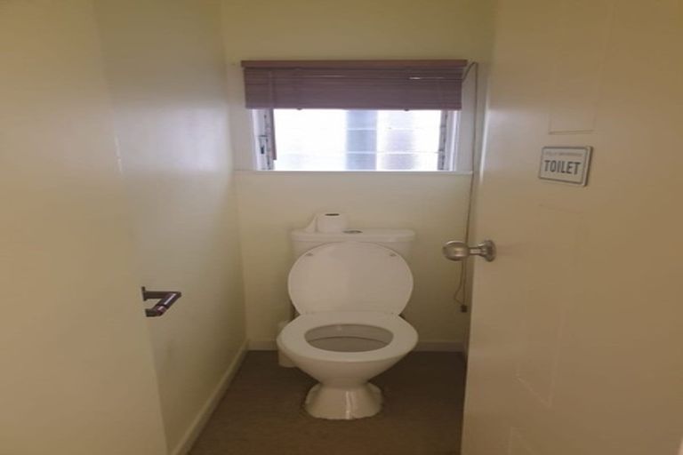 Photo of property in 8 River Road, Te Atatu Peninsula, Auckland, 0610