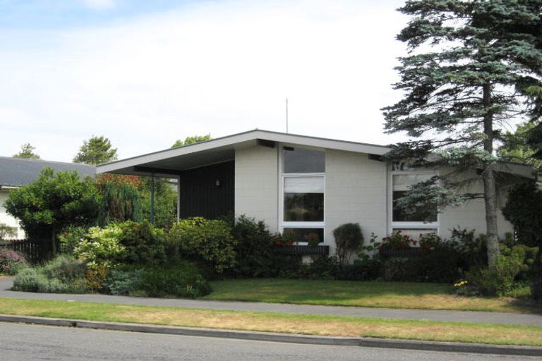 Photo of property in 33 Kent Lodge Avenue, Avonhead, Christchurch, 8042