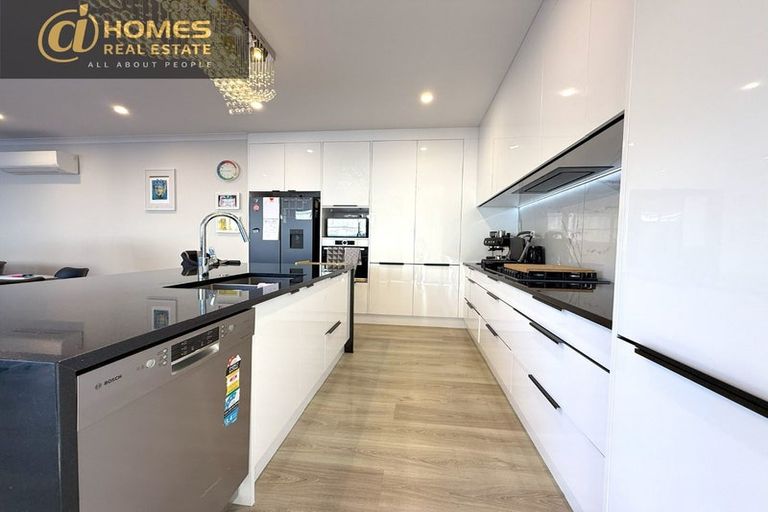 Photo of property in 12 Mamuku Drive, Massey, Auckland, 0614