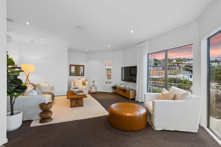 Photo of property in 19 Luxton Place, Mount Pleasant, Christchurch, 8081