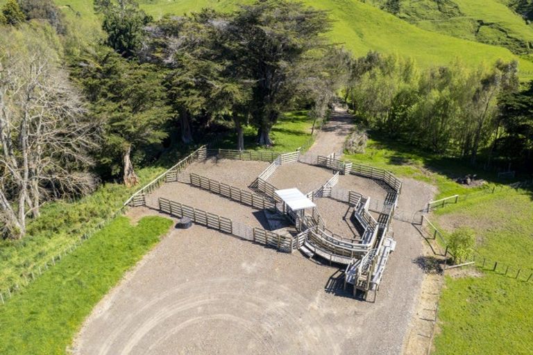 Photo of property in 2472 Opaki Kaiparoro Road, Eketahuna, 4994