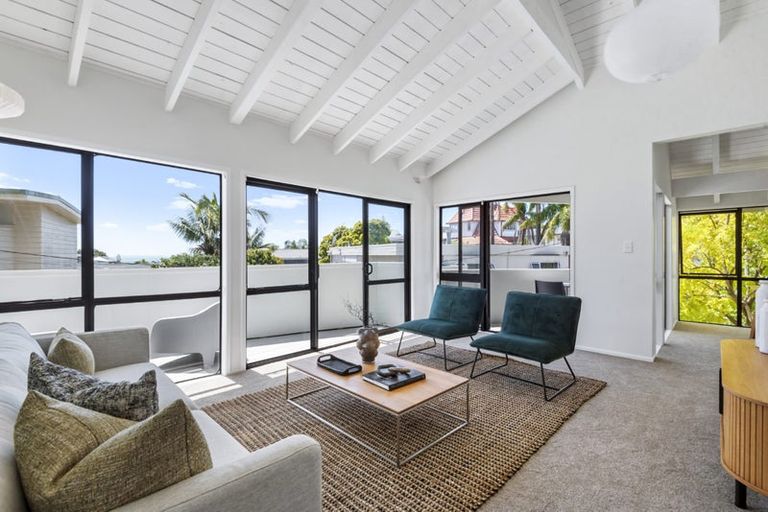 Photo of property in 1/20a Hauraki Road, Hauraki, Auckland, 0622