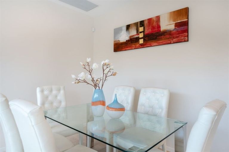 Photo of property in 13 Barrique Road, Kumeu, 0810