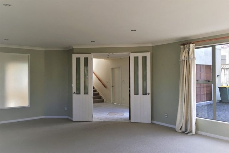 Photo of property in 92a Shakespeare Road, Milford, Auckland, 0620