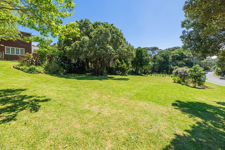 Photo of property in 411 Motutara Road, Muriwai, 0881