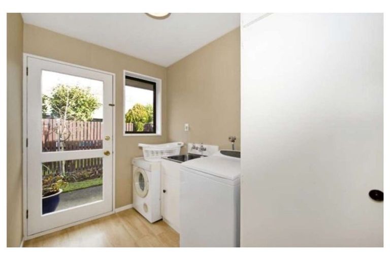 Photo of property in 7b Ludecke Place, Sockburn, Christchurch, 8042