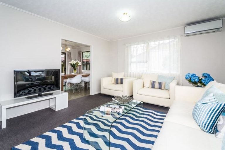 Photo of property in 4 St Catherine Crescent, West Harbour, Auckland, 0618