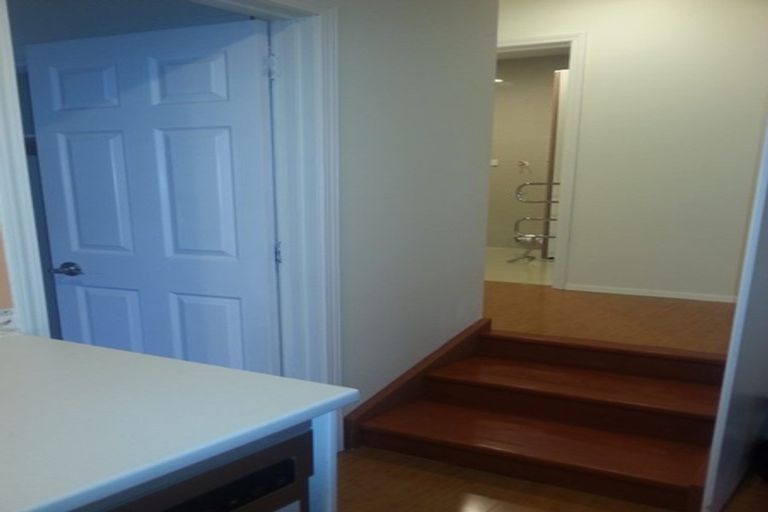 Photo of property in 5 Saddleback Rise, Murrays Bay, Auckland, 0630