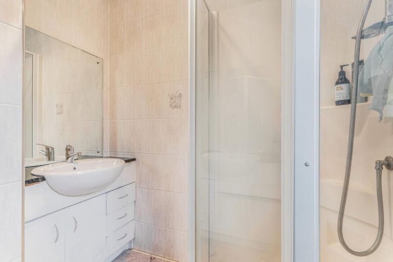 Photo of property in 29 Killygordon Place, Massey, Auckland, 0614