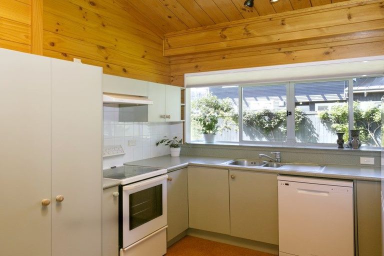 Photo of property in 18 Oregon Drive, Rainbow Point, Taupo, 3330