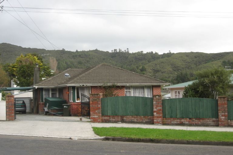 Photo of property in 16 Lowry Crescent, Stokes Valley, Lower Hutt, 5019