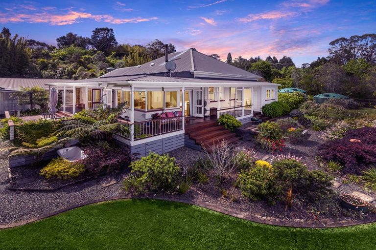 Photo of property in 278a Forest Hill Road, Waiatarua, Auckland, 0612