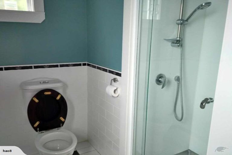 Photo of property in 28 Thackeray Street, Hamilton Lake, Hamilton, 3204