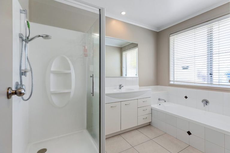 Photo of property in 104 Longview Drive, Papamoa Beach, Papamoa, 3118