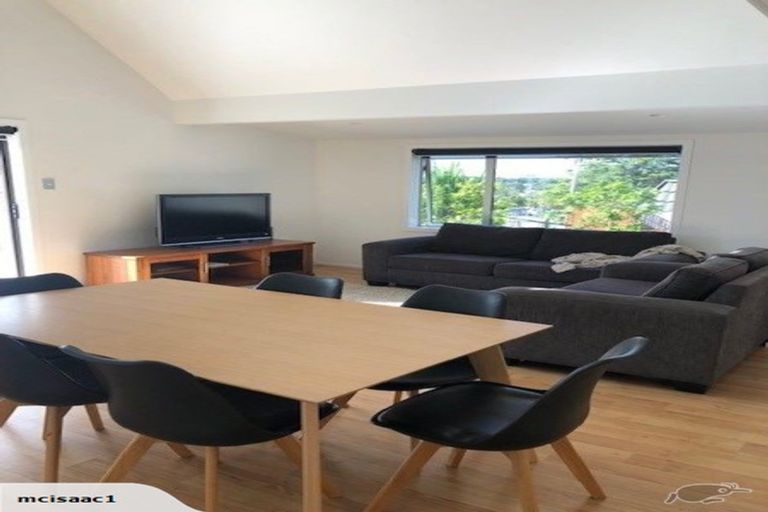 Photo of property in 1/35 Moore Street, Hillcrest, Auckland, 0627