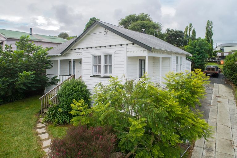 Photo of property in 14 Union Street, Hikurangi, 0114
