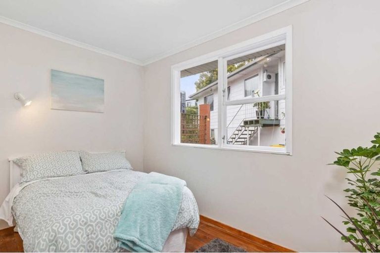 Photo of property in 38 Normanton Street, Glenfield, Auckland, 0629