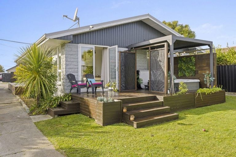 Photo of property in 16 Malta Crescent, South New Brighton, Christchurch, 8062