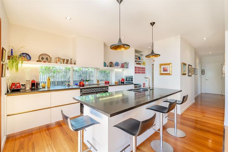 Photo of property in 432 Muritai Road, Eastbourne, Lower Hutt, 5013