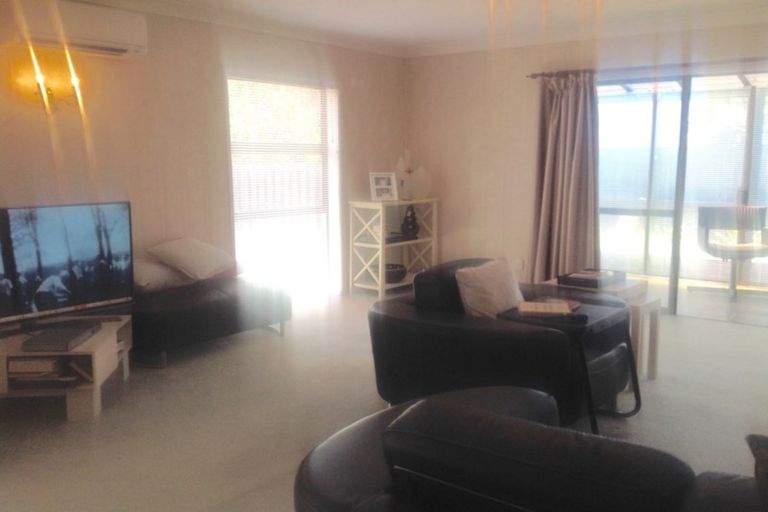 Photo of property in 1/4 Shakespeare Road, Milford, Auckland, 0620