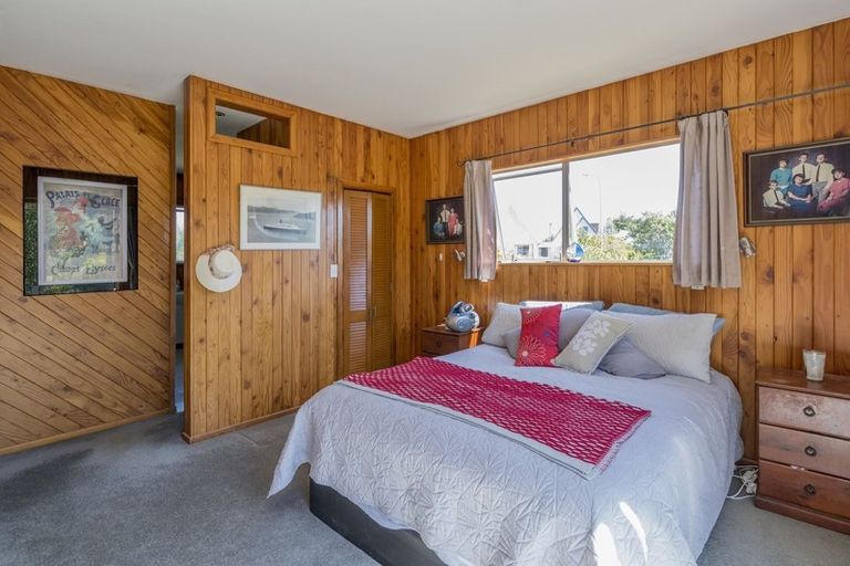 Photo of property in 36 Freyberg Crescent, Waikanae Beach, Waikanae, 5036