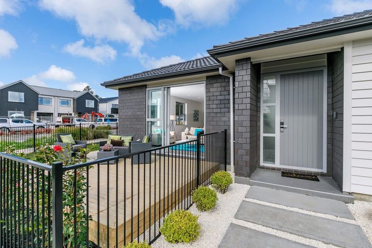 Photo of property in 42 Schoolside Road, Kumeu, 0810