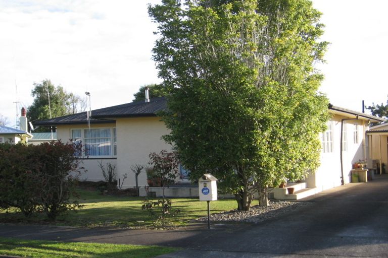 Photo of property in 8 Eton Place, Terrace End, Palmerston North, 4410