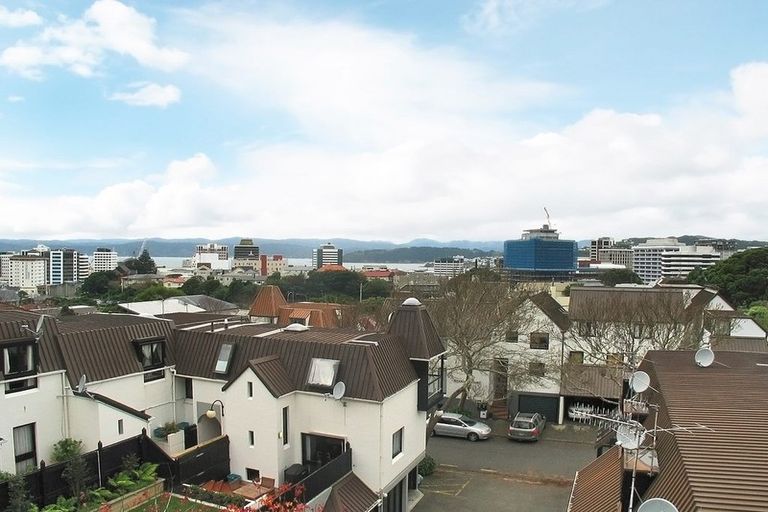 Photo of property in 18/10 Pitarua Street, Thorndon, Wellington, 6011