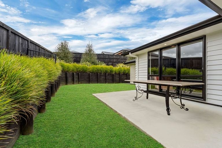 Photo of property in 135 Harriet Johnston Drive, Pokeno, 2402