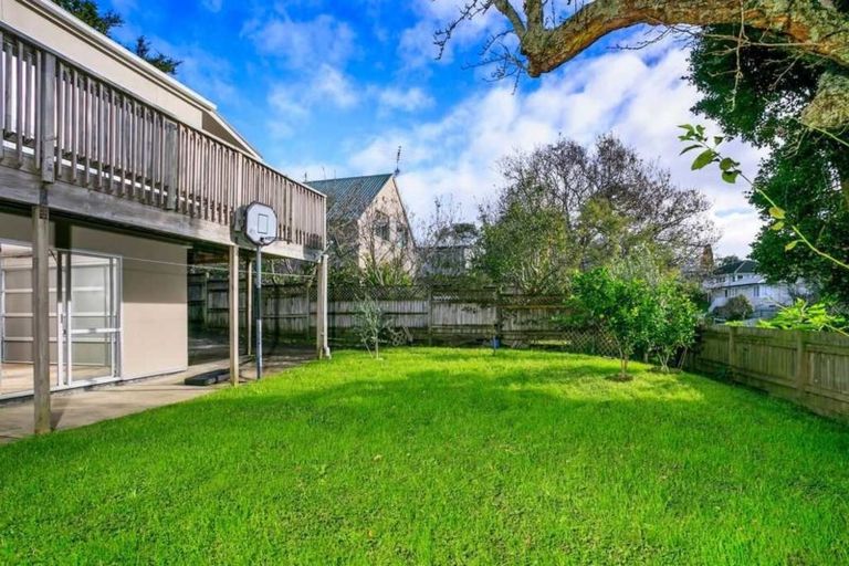 Photo of property in 12a Montgomery Avenue, Rothesay Bay, Auckland, 0630