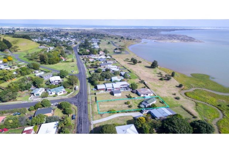 Photo of property in 64 Maunsell Road, Port Waikato, Tuakau, 2695