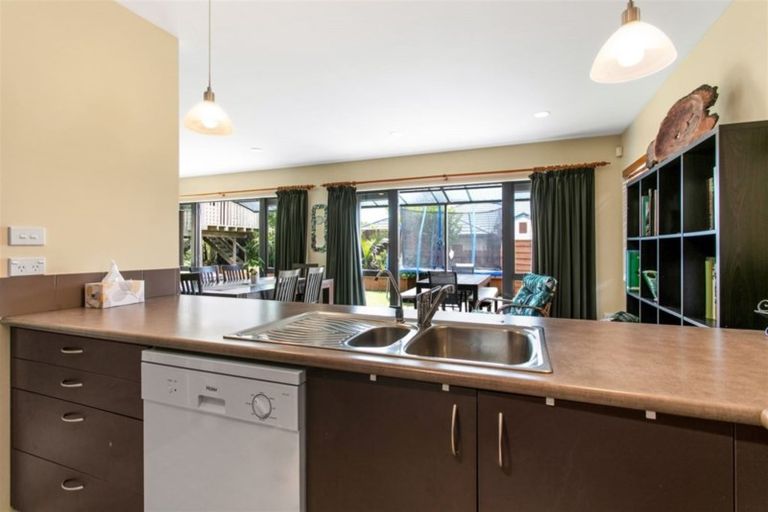 Photo of property in 44 Roy Maloney Drive, Henderson, Auckland, 0612