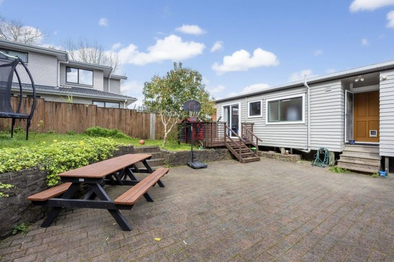 Photo of property in 9 Grimshaw Place, Henderson, Auckland, 0612