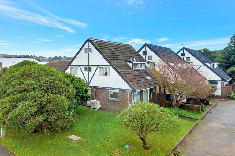 Photo of property in 2/31 Mana Avenue, Titahi Bay, Porirua, 5022