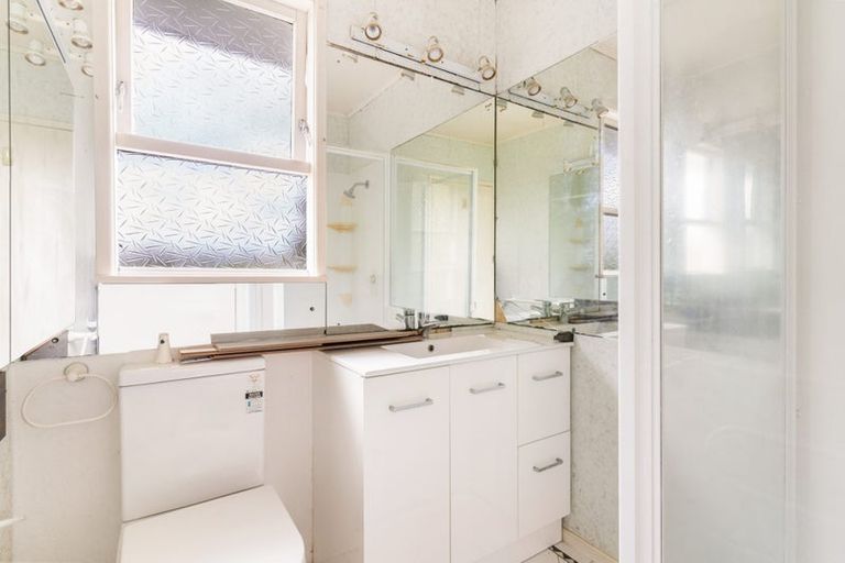 Photo of property in 33 Compton Street, Hillcrest, Auckland, 0627