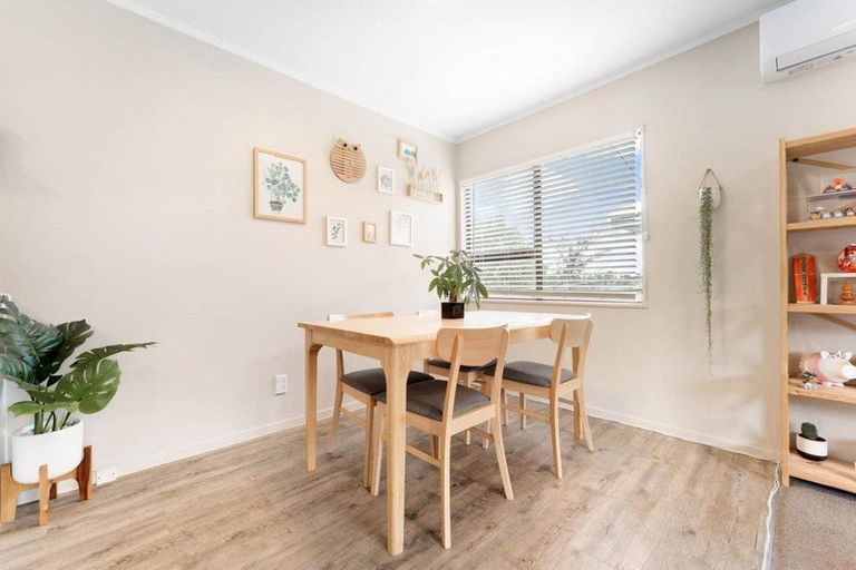 Photo of property in 2/12 Benchmark Drive, Massey, Auckland, 0614