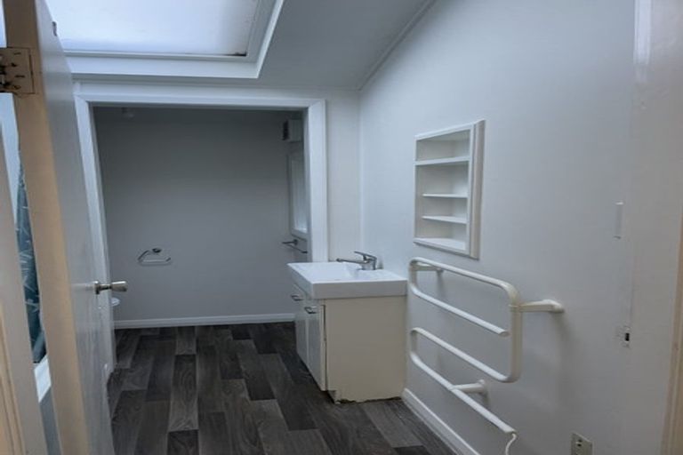 Photo of property in 6 Epsom Way, Karori, Wellington, 6012