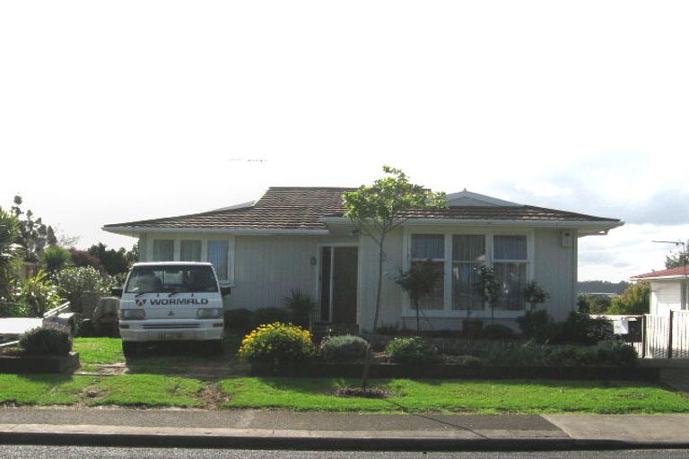 Photo of property in 39 Amberley Avenue, Te Atatu South, Auckland, 0610