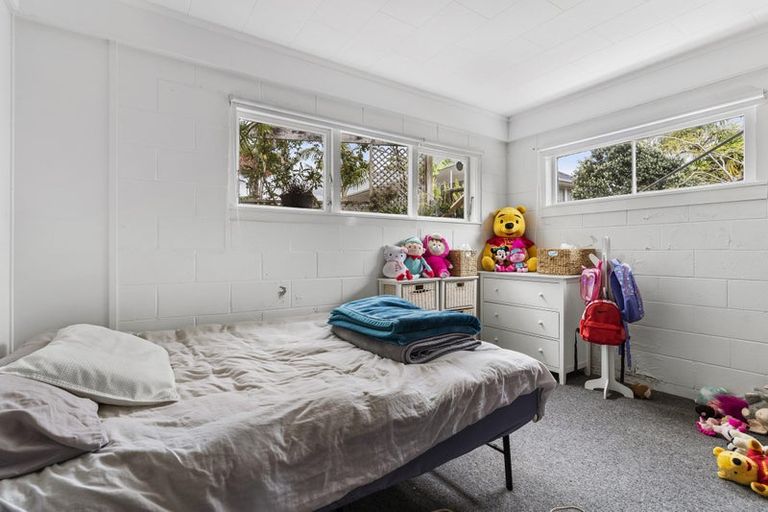 Photo of property in 96 Colwill Road, Massey, Auckland, 0614