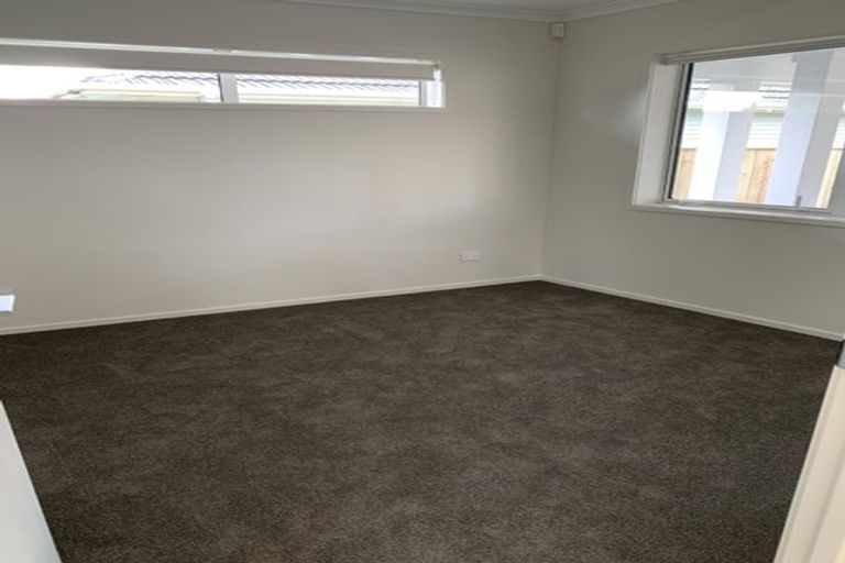 Photo of property in 24 Rewarewa Road, Te Atatu Peninsula, Auckland, 0610