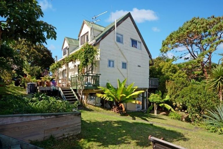 Photo of property in 1/42 Peach Road, Glenfield, Auckland, 0629